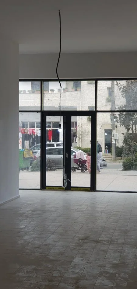 Tirane, jap me qera ambjent biznesi Kati 0, 212 m² 2.999 € (Ali Shefqeti)