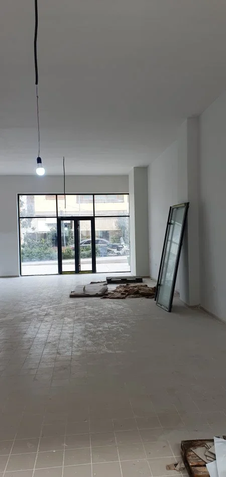 Tirane, jap me qera ambjent biznesi Kati 0, 212 m² 2.999 € (Ali Shefqeti)