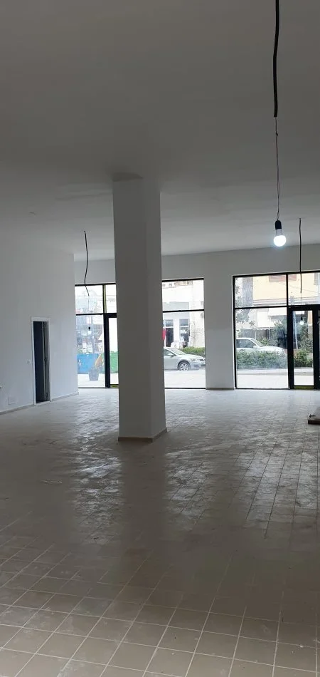 Tirane, jap me qera ambjent biznesi Kati 0, 212 m² 2.999 € (Ali Shefqeti)