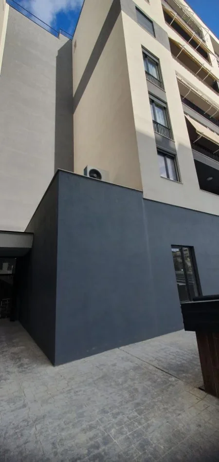 Tirane, jap me qera ambjent biznesi Kati 0, 212 m² 2.999 € (Ali Shefqeti)