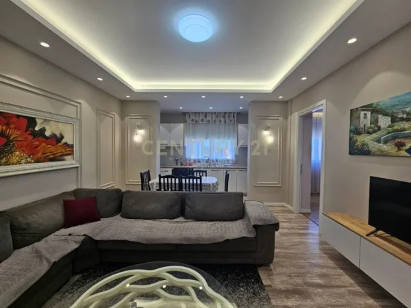 Tirane, jepet me qera apartament 2+1 Kati 2, 145 m² 550 € (Shkoze CAPITAL130860)