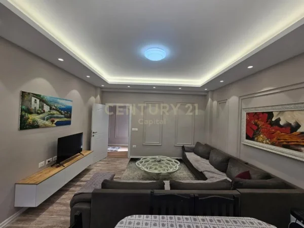 Tirane, jepet me qera apartament 2+1 Kati 2, 145 m² 550 € (Shkoze CAPITAL130860)