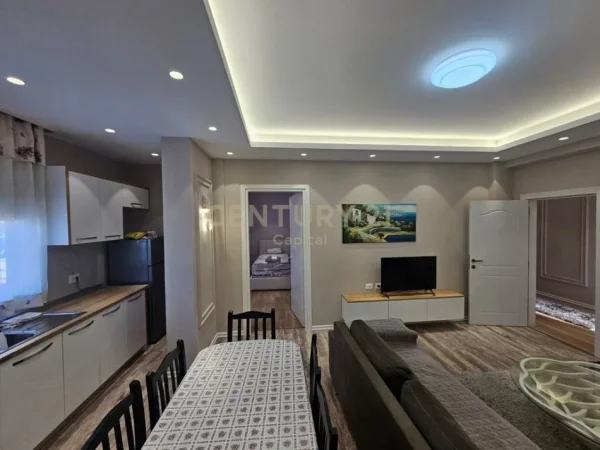 Tirane, jepet me qera apartament 2+1 Kati 2, 145 m² 550 € (Shkoze CAPITAL130860)
