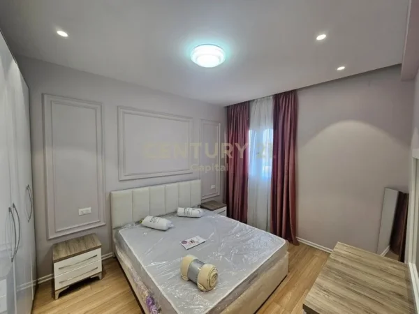 Tirane, jepet me qera apartament 2+1 Kati 2, 145 m² 550 € (Shkoze CAPITAL130860)