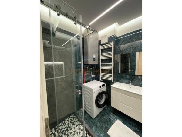 Tirane, jepet me qera apartament 2+1+Ballkon+2 Poste Parkim,  Kati 2, 99 m² 1.400 € (Liqeni i Thate)