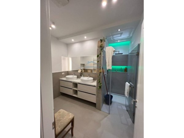 Tirane, jepet me qera apartament 1+1+Ballkon , 90 m² 1.000 € (Komuna e Parisit)