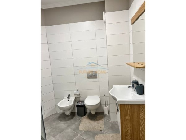 Tirane, jepet me qera apartament 2+1+Ballkon Kati 4, 70 m² 500 € (Yzberisht, prane Grand Gallery)