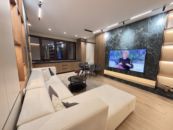 Tirane, jepet me qera apartament 2+1+Ballkon Kati 8, 120 m² 1.500 € (Rruga e Barrikadave)