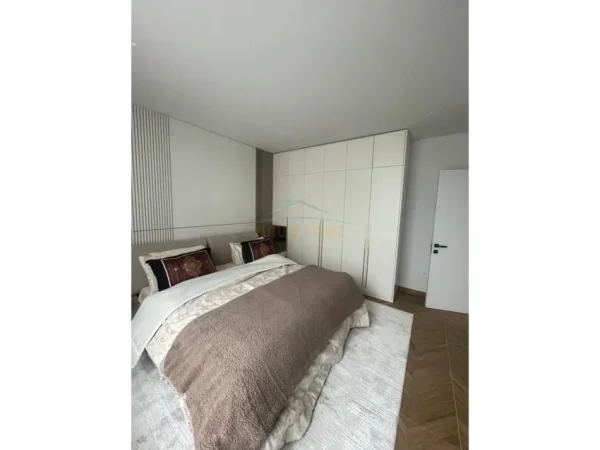 Tirane, jepet me qera apartament 2 Katshe , 250 m² (Farke)