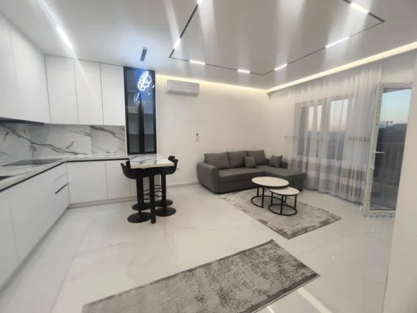 Tirane, jepet me qera apartament 1+1+Ballkon Kati 2, 78 m² 700 € (Zogu i Zi)
