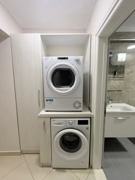 Tirane, jepet me qera apartament 1+1+Ballkon Kati 2, 78 m² 600 € (Rruga e Kosovareve)