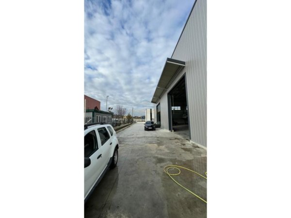 Tirane, shitet Kati 0, 1.400 m² 900.000 €