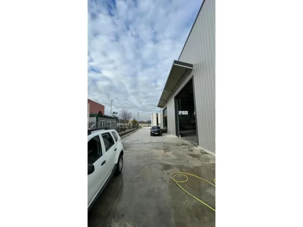 Tirane, shitet Kati 0, 1.400 m² 900.000 €