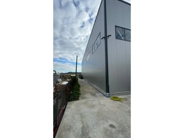 Tirane, shitet Kati 0, 1.400 m² 900.000 €