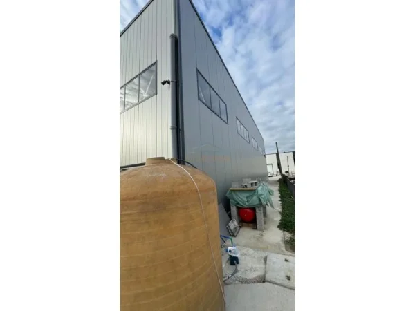 Tirane, shitet Kati 0, 1.400 m² 900.000 €