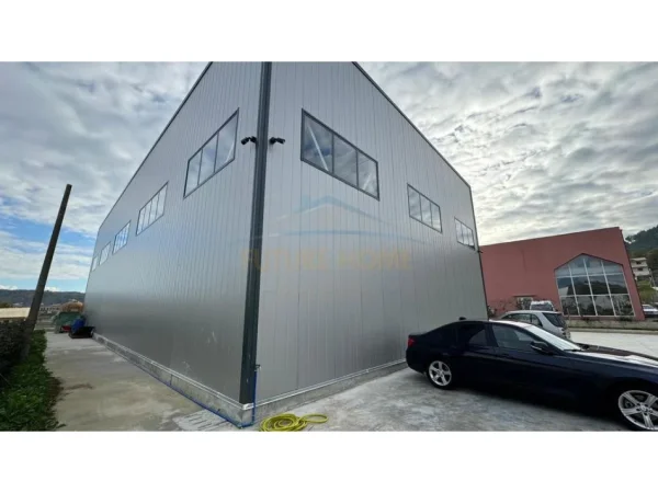 Tirane, shitet Kati 0, 1.400 m² 900.000 €