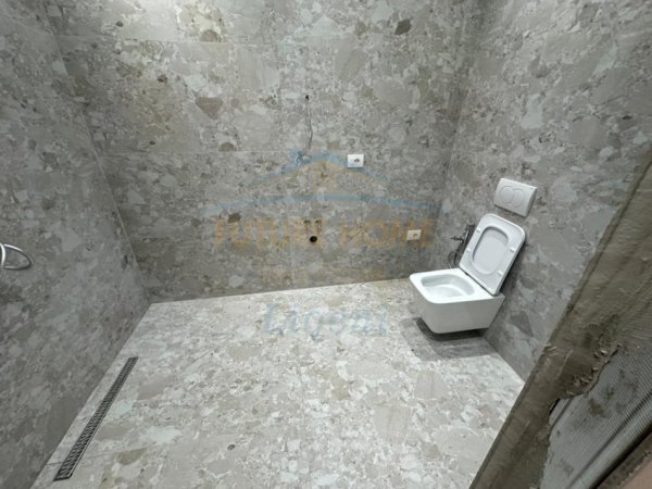 Tirane, shitet apartament Kati 0, 82 m² 208.000 €