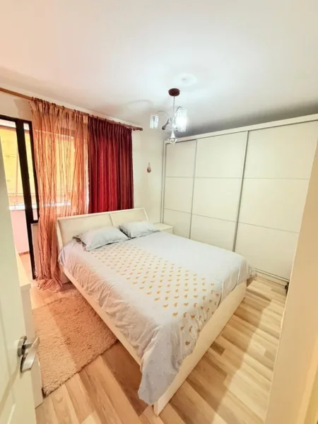 Tirane, jepet me qera apartament 2+1+Ballkon Kati 3, 98 m² 600 € (Fusha Aviacionit)
