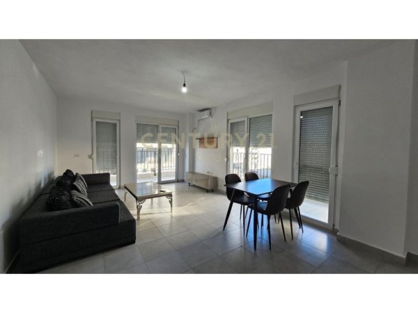 Tirane, jepet me qera apartament 2+1 Kati 3, 117 m² 500 € (5 Maji Gold130834)
