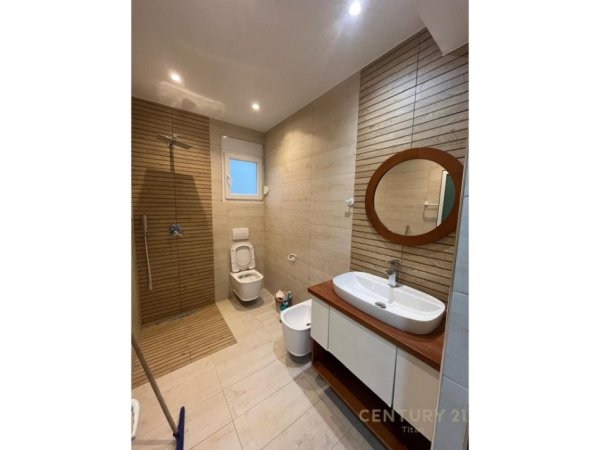 Tirane, jepet me qera apartament 2+1 Kati 1, 110 m² 650 € (Don Bosko Titan130857)