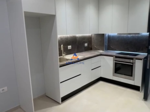 Tirane, jepet me qera apartament 1+1+Ballkon Kati 8, 60 m² 415 € 