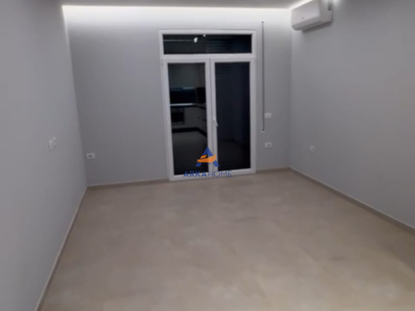 Tirane, jepet me qera apartament 1+1+Ballkon Kati 8, 60 m² 415 € 