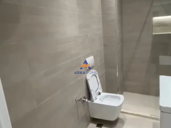 Tirane, jepet me qera apartament 1+1+Ballkon Kati 8, 60 m² 415 € 
