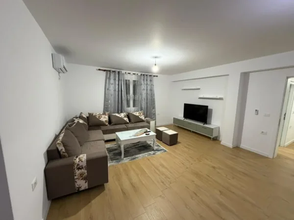 Tirane, jepet me qera apartament 3+1 Kati 4, 116 m² 550 € (LAPRAKE)
