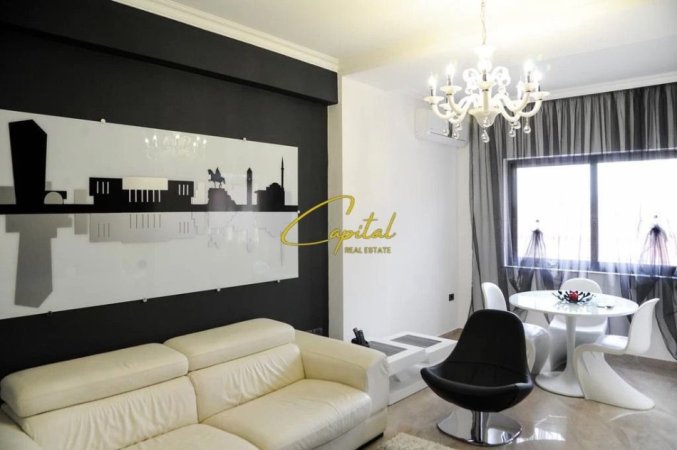 Tirane, jepet me qera apartament 2+1 Kati 8, 96 m² 950 € (ISH BLLOKU)