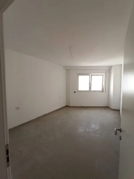 Tirane, jepet me qera zyre , 70 m² 650 € (Afer qendres)