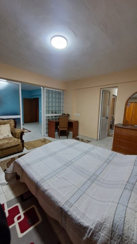 Tirane, jepet me qera 2+1 Kati 2, 100 m² 500 € 