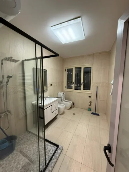 Tirane, shitet apartament 2+1 Kati 3, 173 m² 350.000 € (LIQENI ARTIFICIAL)