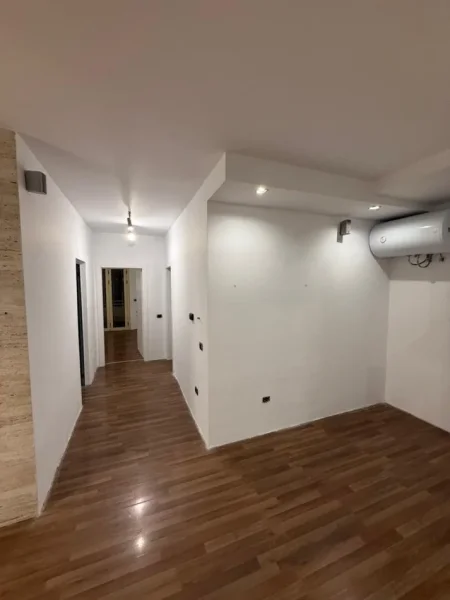 Tirane, shitet apartament 2+1 Kati 3, 173 m² 350.000 € (LIQENI ARTIFICIAL)