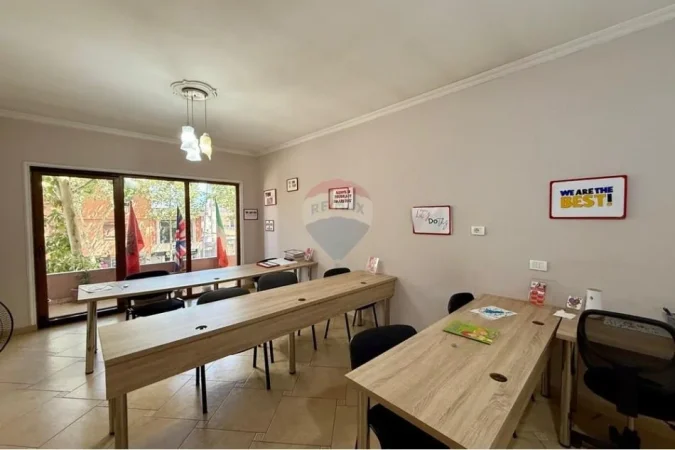 Tirane, shitet ambjent biznesi , 588 m² (Shkolla e Bashkuar Shkolla e Bashkuar, Tiranë(ID: 530291018-1024)