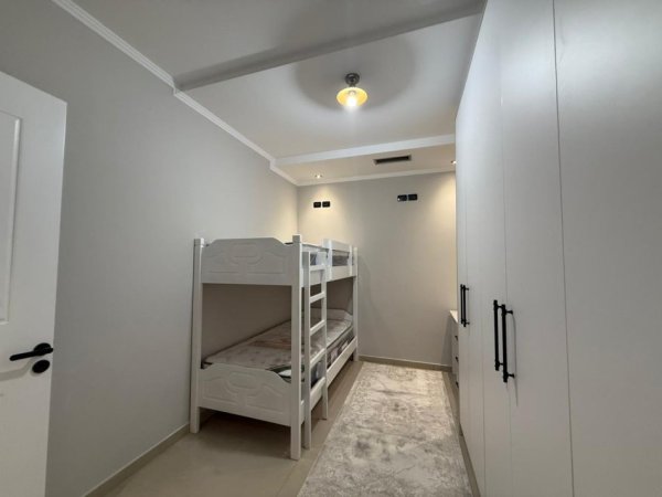 Tirane, jepet me qera shtepi 2+1 Kati 2, 80 m² 550 € (RRUGA 5 MAJ)