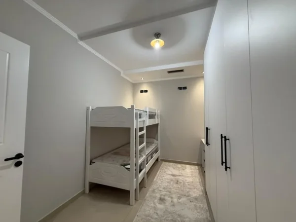 Tirane, jepet me qera shtepi 2+1 Kati 2, 80 m² 550 € (RRUGA 5 MAJ)