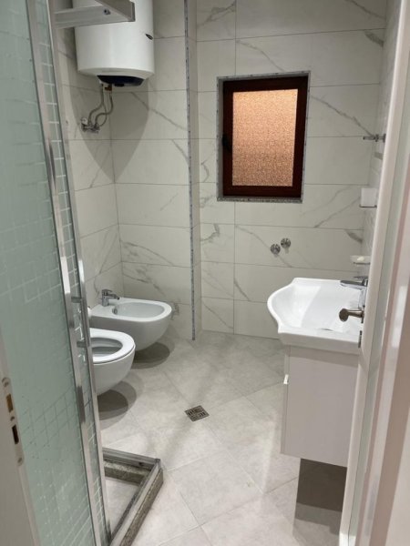 Apartament 3+1 me 2 tualete (700eu) - AliDemi