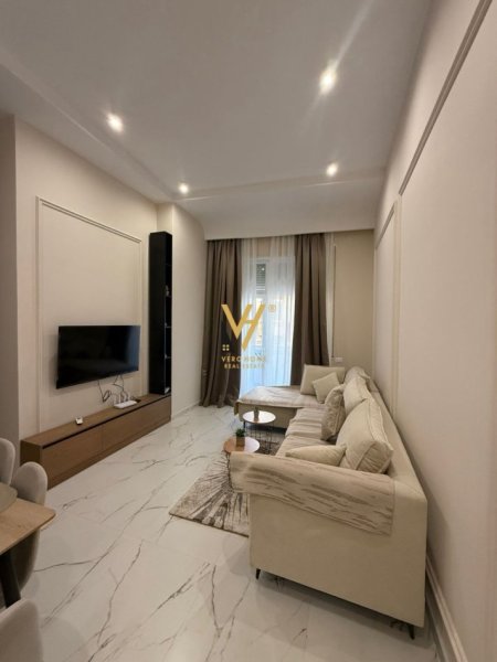 Tirane, jepet me qera apartament 2+1+Ballkon Kati 3, 80 m² 1.200 € (QENDER)