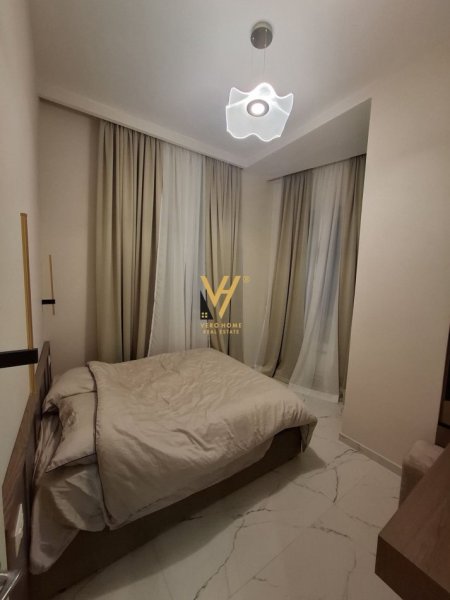 Tirane, jepet me qera apartament 2+1+Ballkon Kati 3, 80 m² 1.200 € (QENDER)