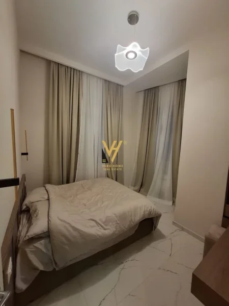 Tirane, jepet me qera apartament 2+1+Ballkon Kati 3, 80 m² 1.200 € (QENDER)