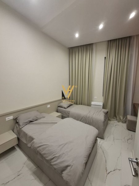 Tirane, jepet me qera apartament 2+1+Ballkon Kati 3, 80 m² 1.200 € (QENDER)