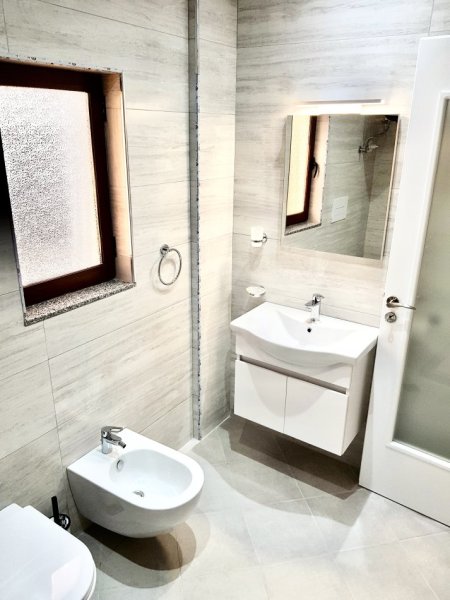 Tirane, jepet me qera apartament 140m2 (Fuat Toptani/Vilat Gjermane/Qyteti Studenti)