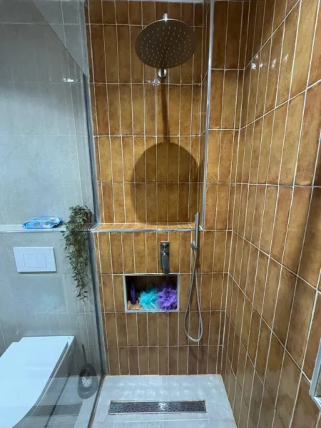 Tirane, jepet me qera apartament 1+1 Kati 4, 600 €