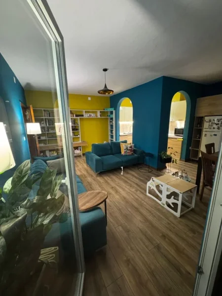 Tirane, jepet me qera apartament 1+1 Kati 4, 600 €