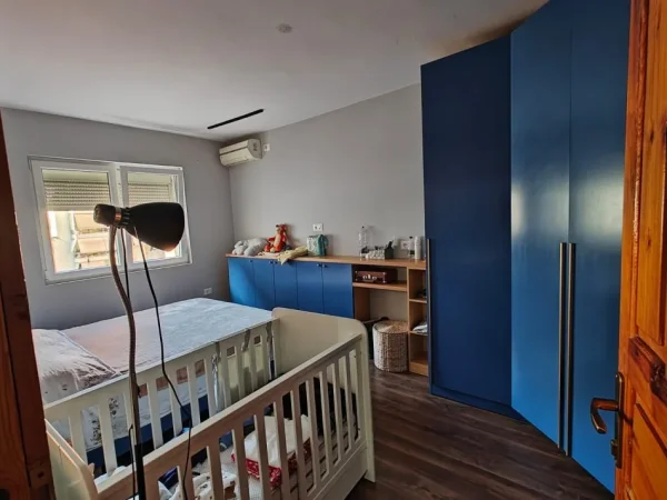 Tirane, jepet me qera apartament 1+1 Kati 4, 600 €