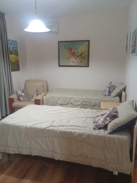 Jepet me Qera Apartament 2+1 tek Pazari i Ri,   600 €uro