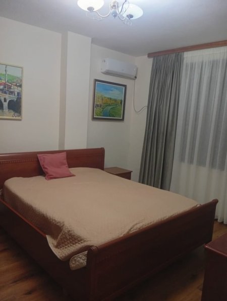 Jepet me Qera Apartament 2+1 tek Pazari i Ri,   600 €uro