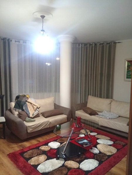 Jepet me Qera Apartament 2+1 tek Pazari i Ri,   600 €uro