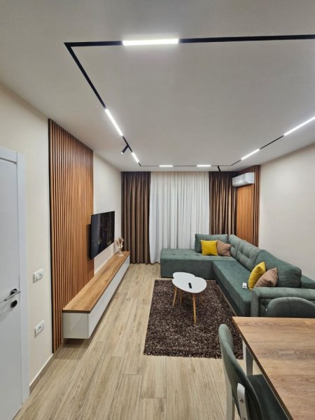 Vlore, jepet me qera nga Pronari, pa-komision apartament 1+1+Ballkon Kati 5, 65 m² 450 € (Lungomare)