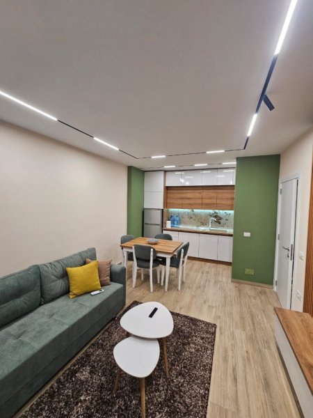 Vlore, jepet me qera nga Pronari, pa-komision apartament 1+1+Ballkon Kati 5, 65 m² 450 € (Lungomare)